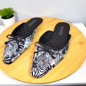 BANANA REPUBLIC black white zebra safari print pointed toe slip on house slipper